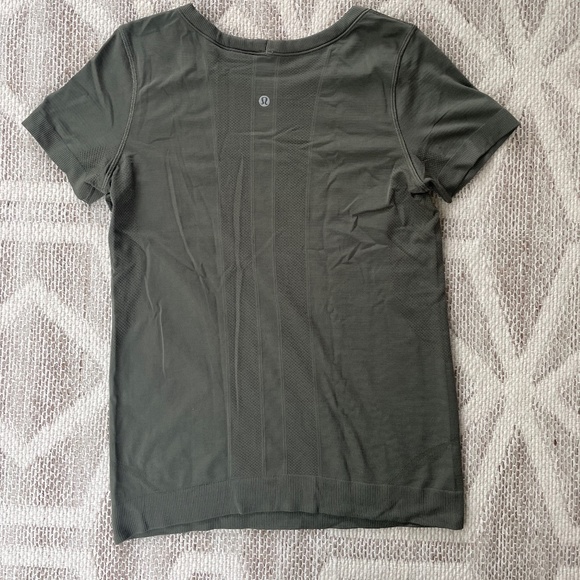COPY - Lululemon Swiftly Tech Breeze Short Sleeve Relaxed Fit - Picture 4 of 5